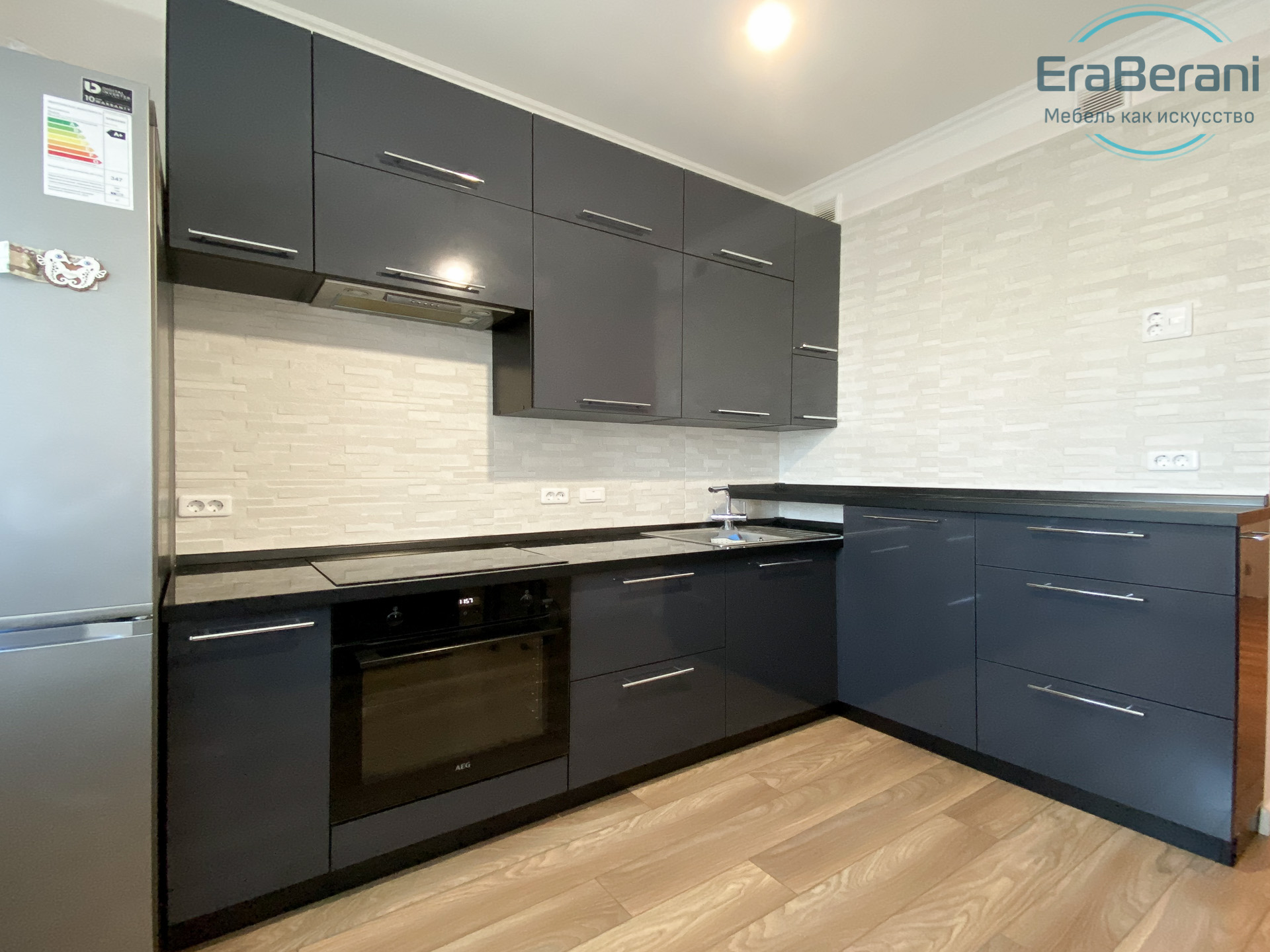 Кухонный гарнитур с фасадами Arpa 0700 глубокий серый глянец