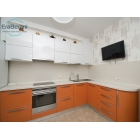 Оранжевая кухня с белым 2850 х 1950